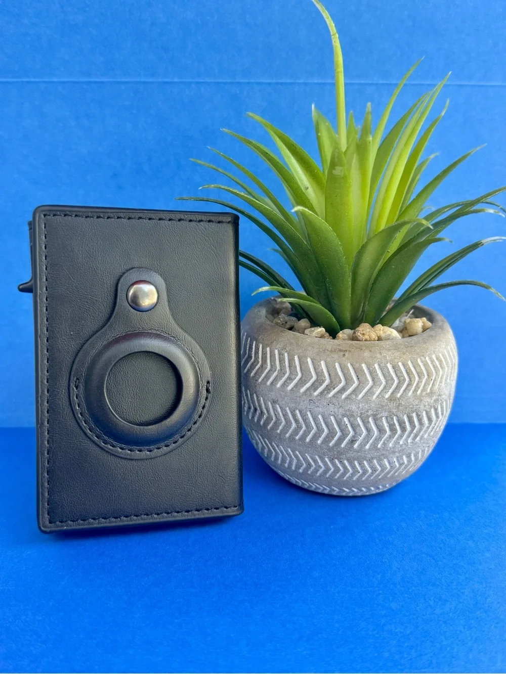 Minimalist Pop-Up Wallet in Black with AirTag Holder & RFID Blocking - Brand New